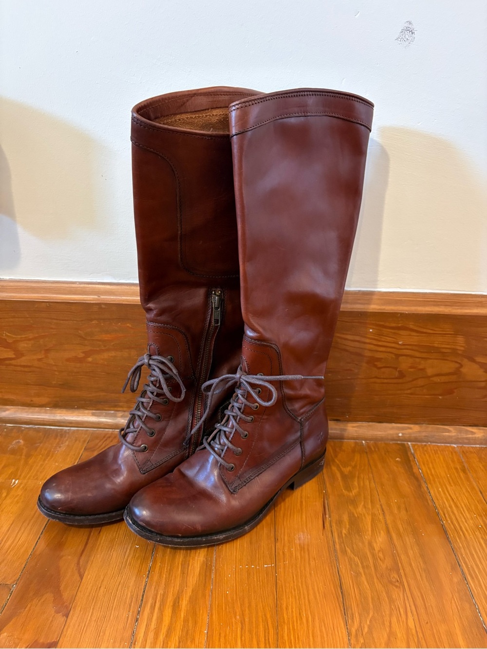 Frye Equestrian Style Tall Lace-Up Leather Boots in Chestnut Brown size 6.